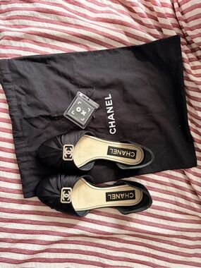 23C CHANEL BLACK SATIN CRYSTAL RUNWAY BALLET FLATS